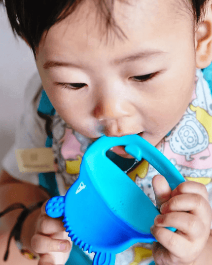 Marcus & Marcus- Sensory Silicone Teether Ollie the Elephant green-1875027516364820482