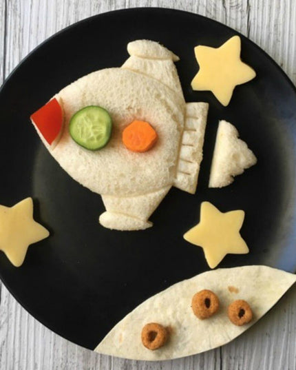 MONTII.CO Lunch Punch Sandwich Cutters | Space-1875027510861893635