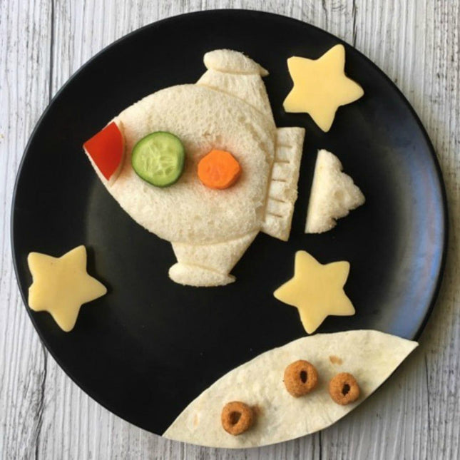 MONTII.CO Lunch Punch Sandwich Cutters | Space-1875027510861893635